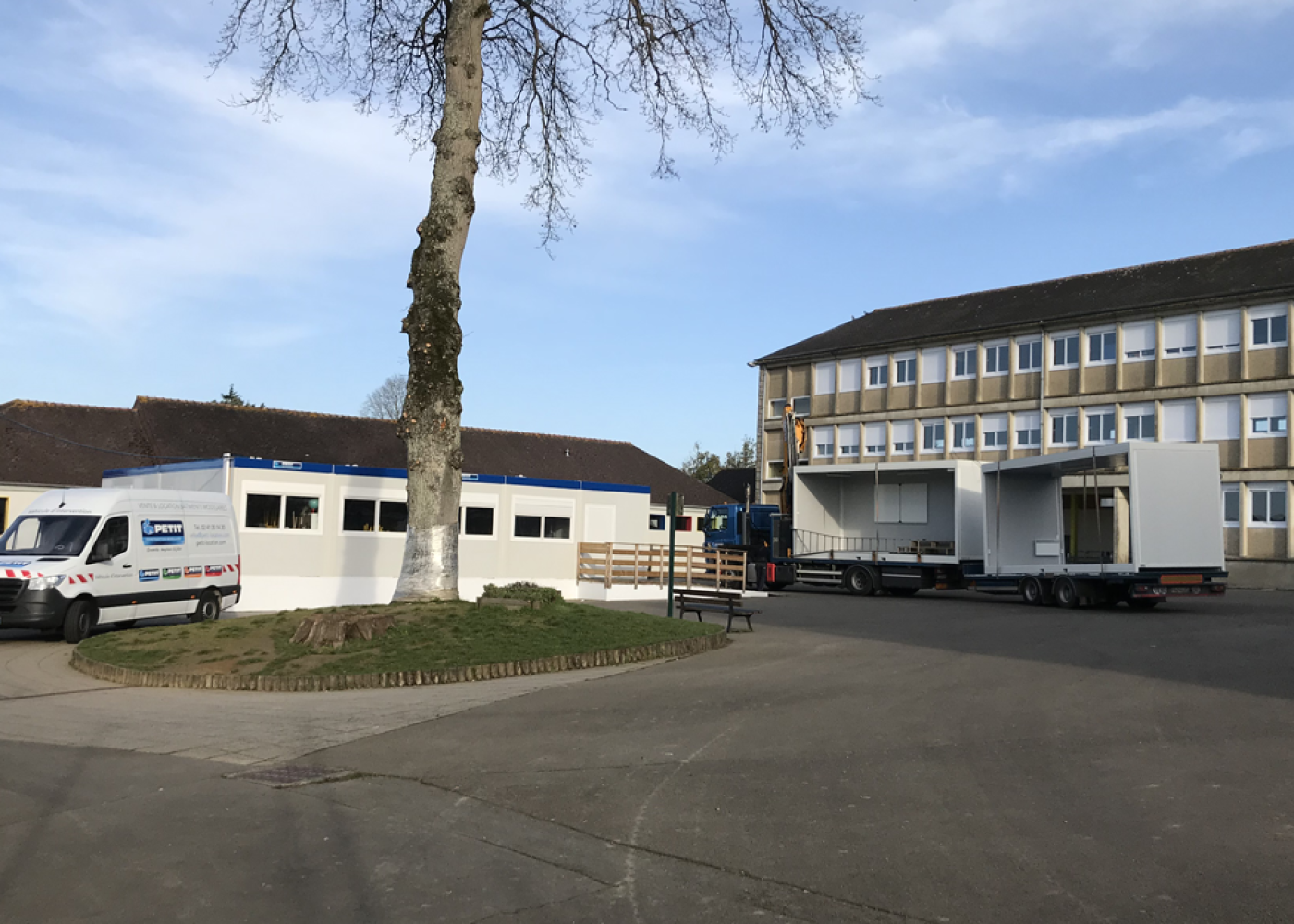 Location modulaire dans une école par Petit Location